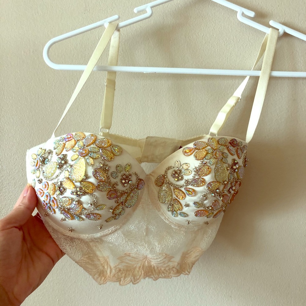 Bra or crop top